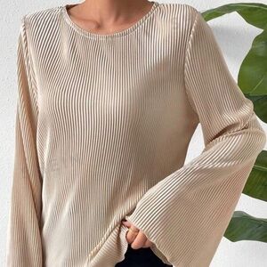 SHEIN LUNE Solid Trumpet Sleeve Tee